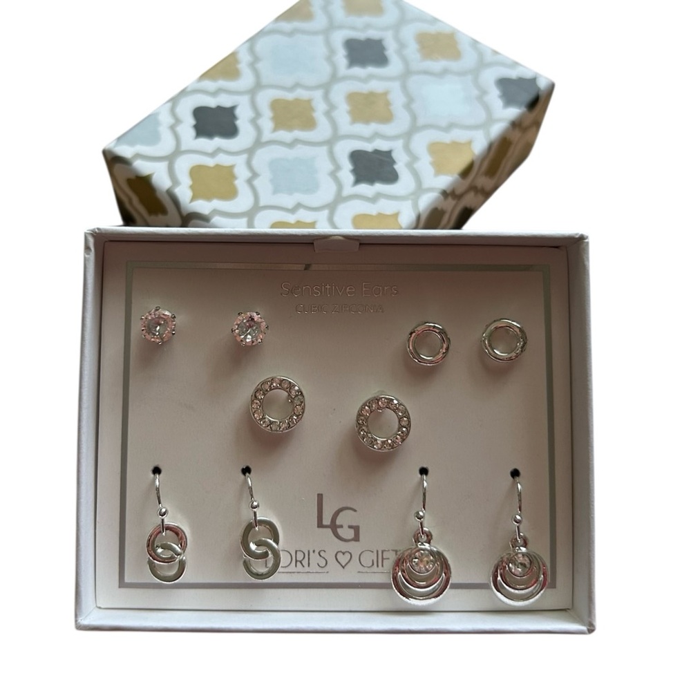 *NEW IN BOX* Earring Set